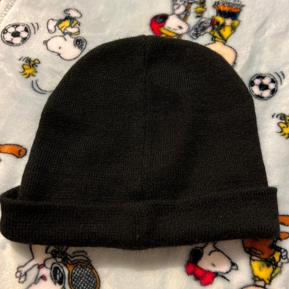 Black beanie with white embroidered NYC logo - Picture 2 of 2
